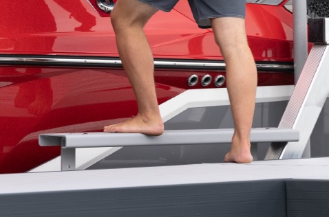 Aluminum boarding step on drop-side tube for easy access