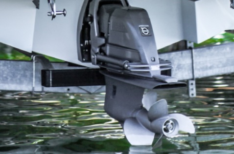 Motor stop accessory that positions the boat correctly on the lift and prevents overrunning